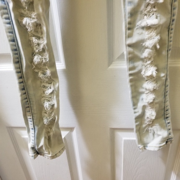 Very light blue denim distressed jeans - Picture 3 of 4